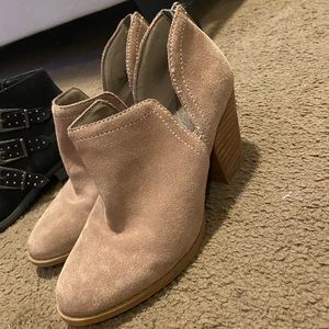 Fergie booties size 5